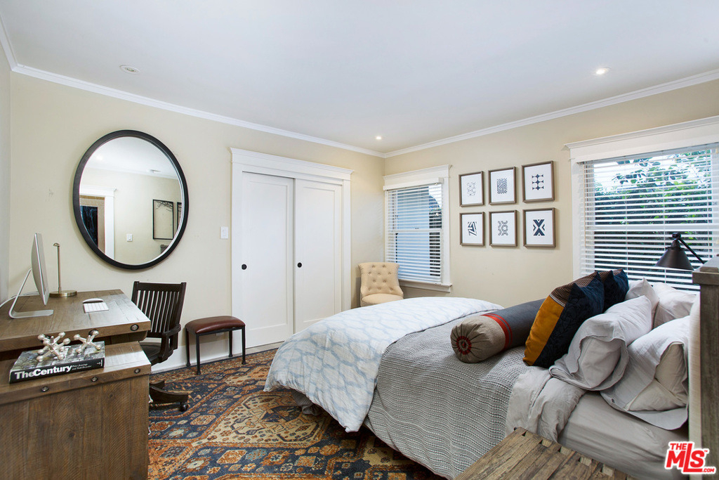 1338 N Genesee Avenue - Photo 16