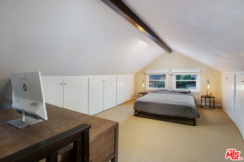 1338 N Genesee Avenue - Photo 26