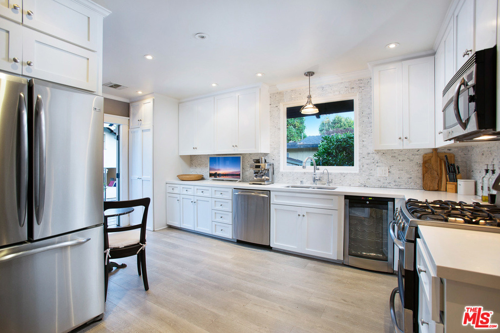 1338 N Genesee Avenue - Photo 22