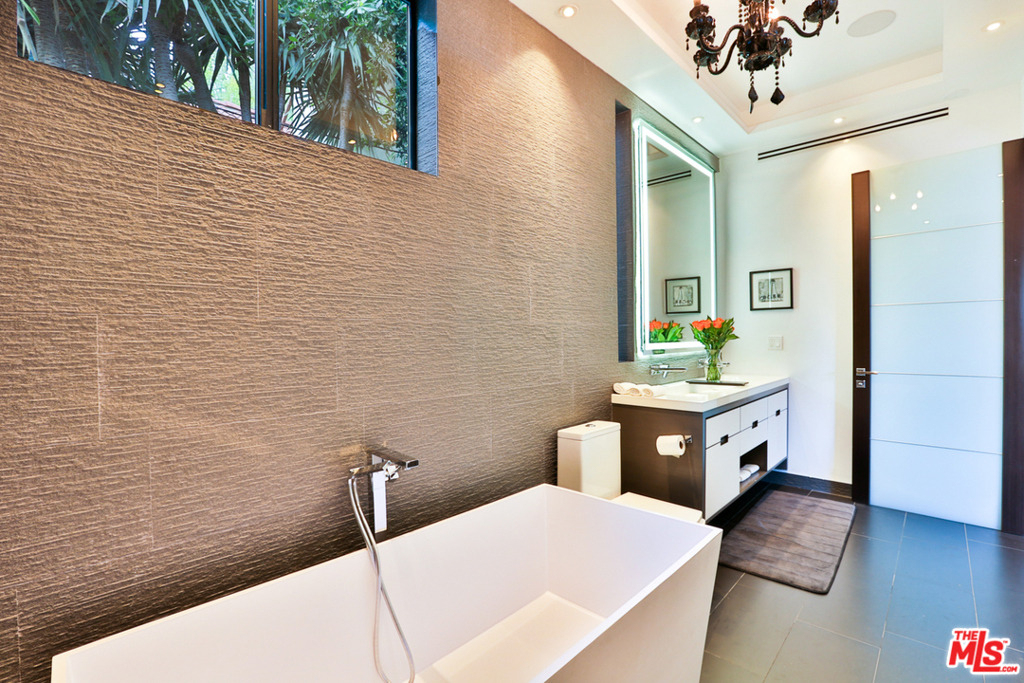 1742 Courtney Avenue - Photo 9