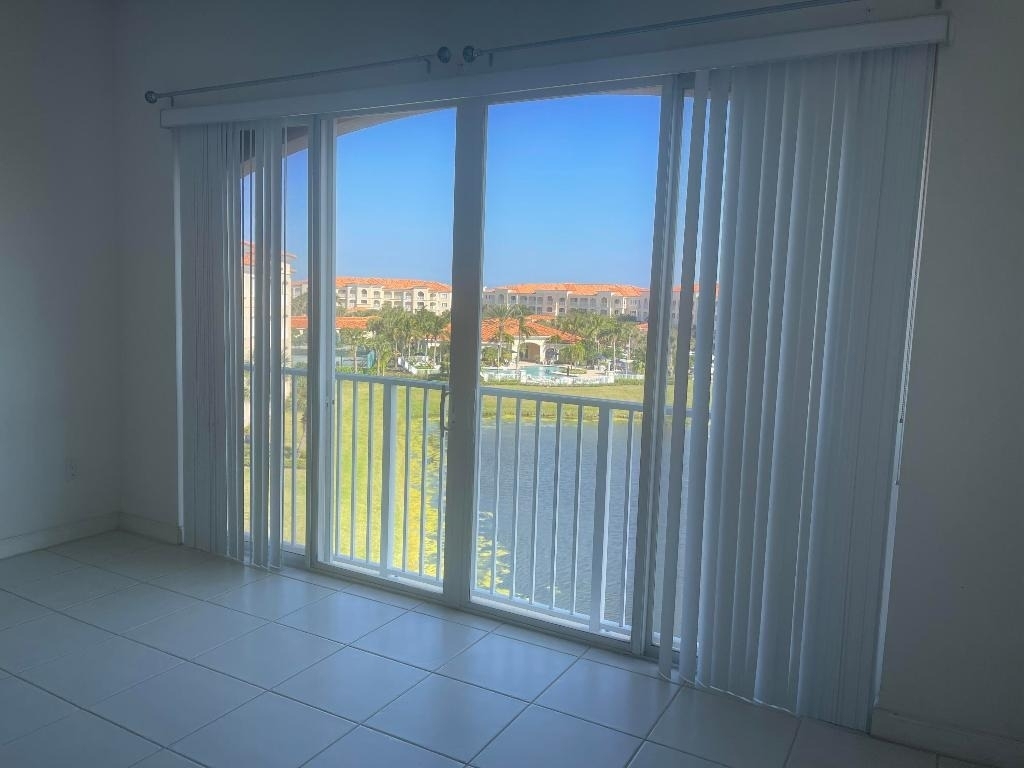 1 Harbour Isle Ph01 Drive E - Photo 1