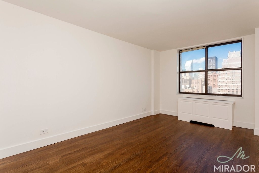 330 E 39th Street - Photo 4
