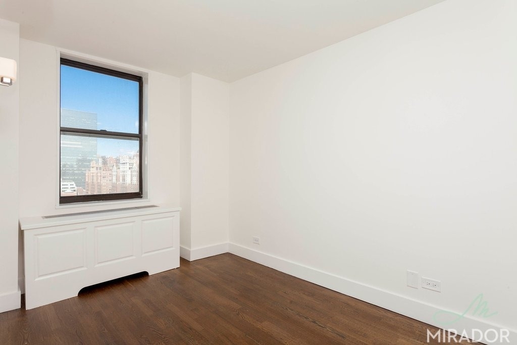 330 E 39th Street - Photo 2