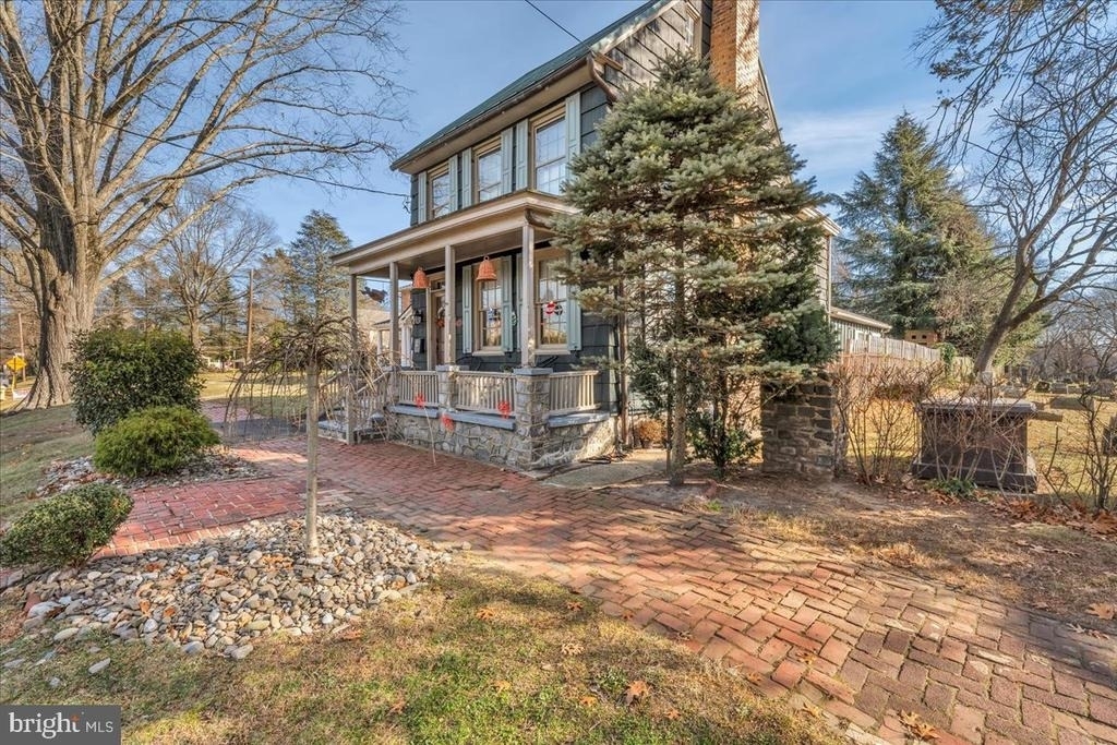 406 Kings Highway E - Photo 2