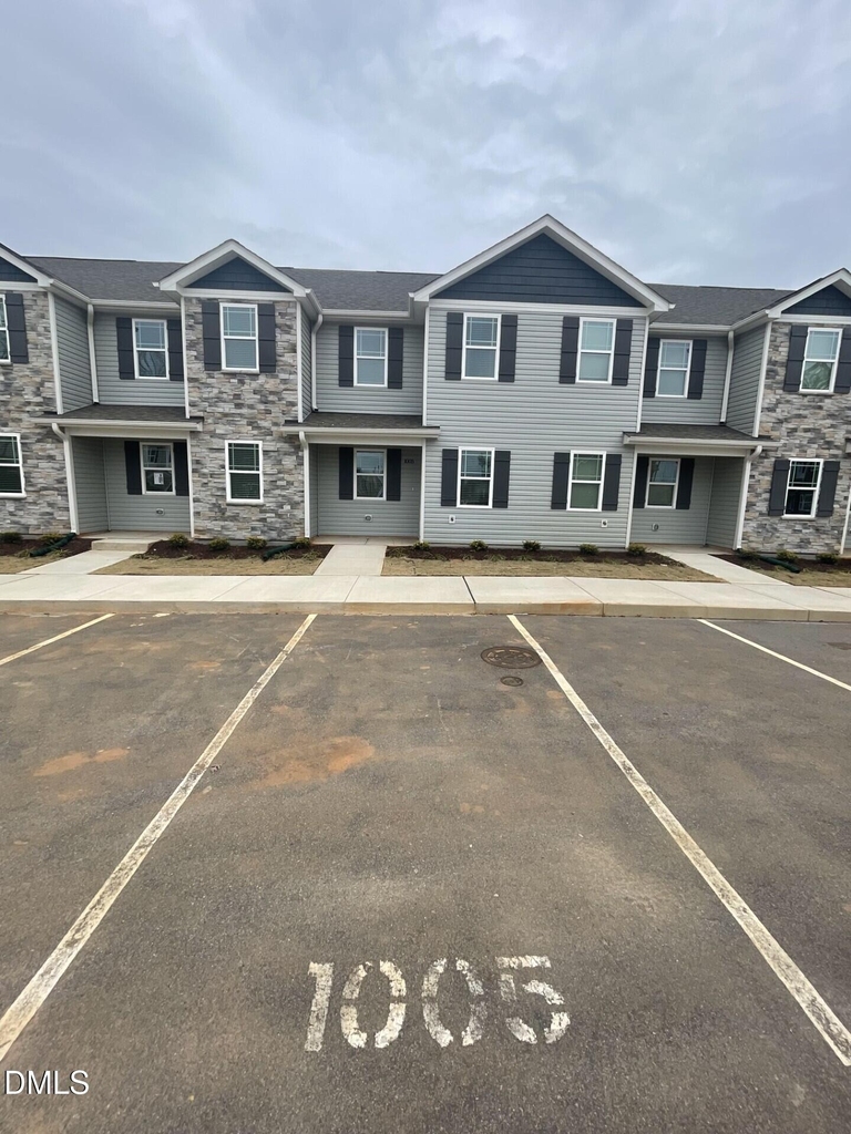 1005 Peony Lane - Photo 1