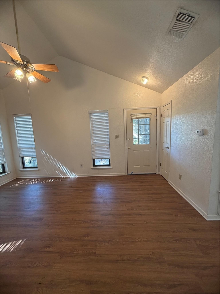 728 W San Antonio St - Photo 1