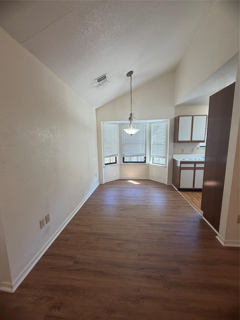 728 W San Antonio St - Photo 2