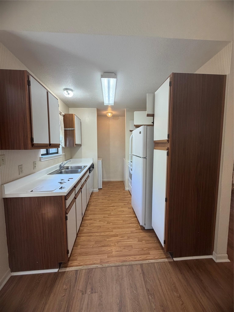 728 W San Antonio St - Photo 3