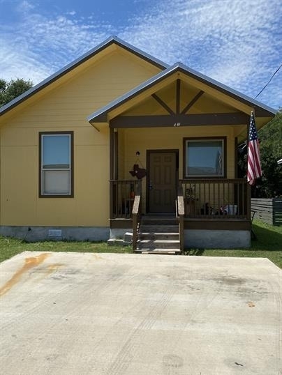 1013 Fir Ln - Photo 0