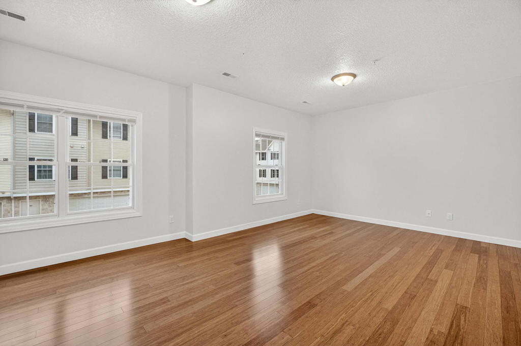 220 E 37th Street - Photo 8