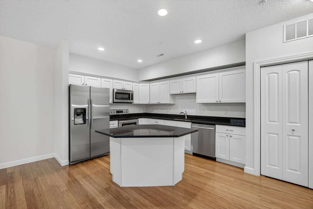 220 E 37th Street - Photo 10
