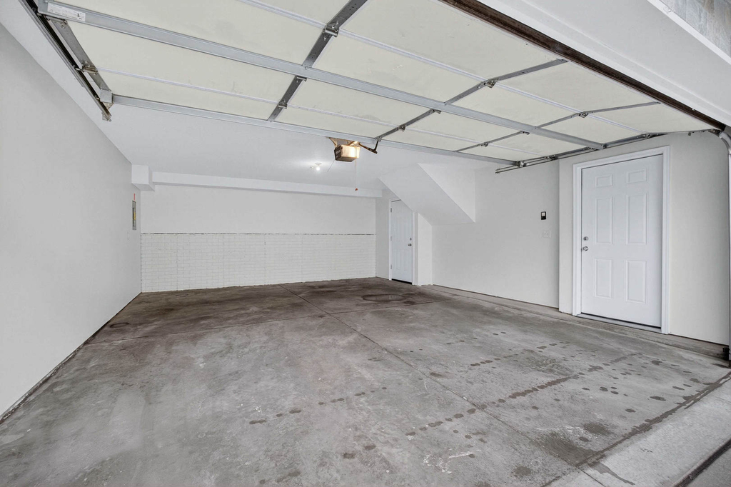 220 E 37th Street - Photo 25
