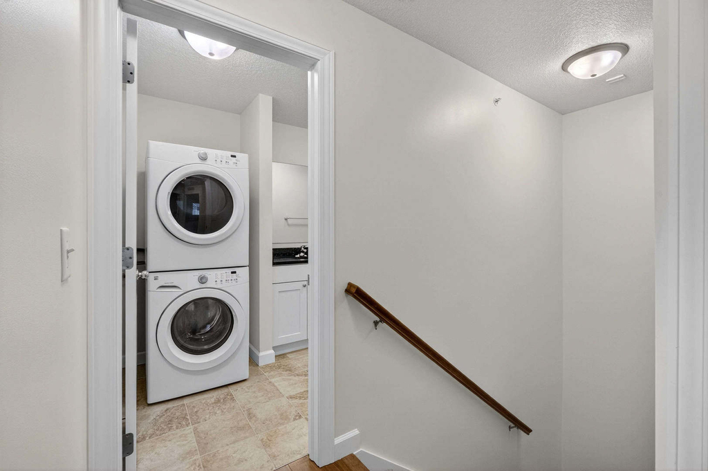220 E 37th Street - Photo 14