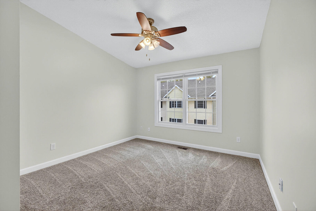 220 E 37th Street - Photo 17