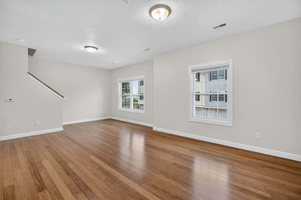 220 E 37th Street - Photo 7
