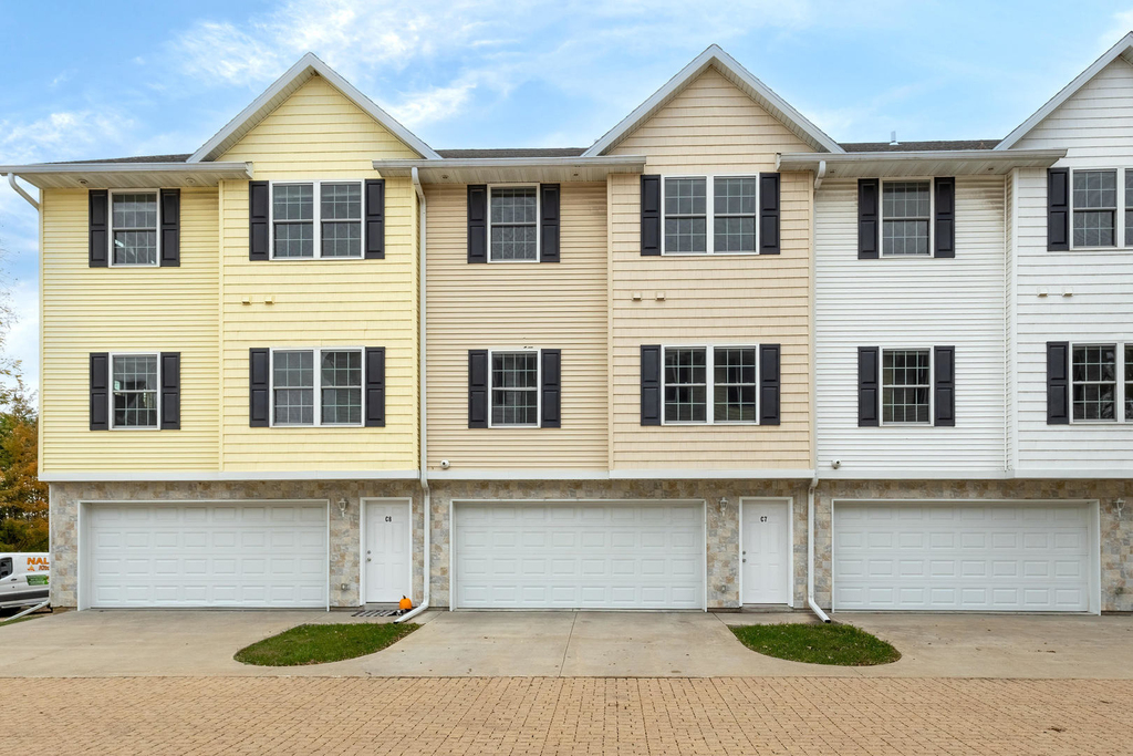 220 E 37th Street - Photo 1