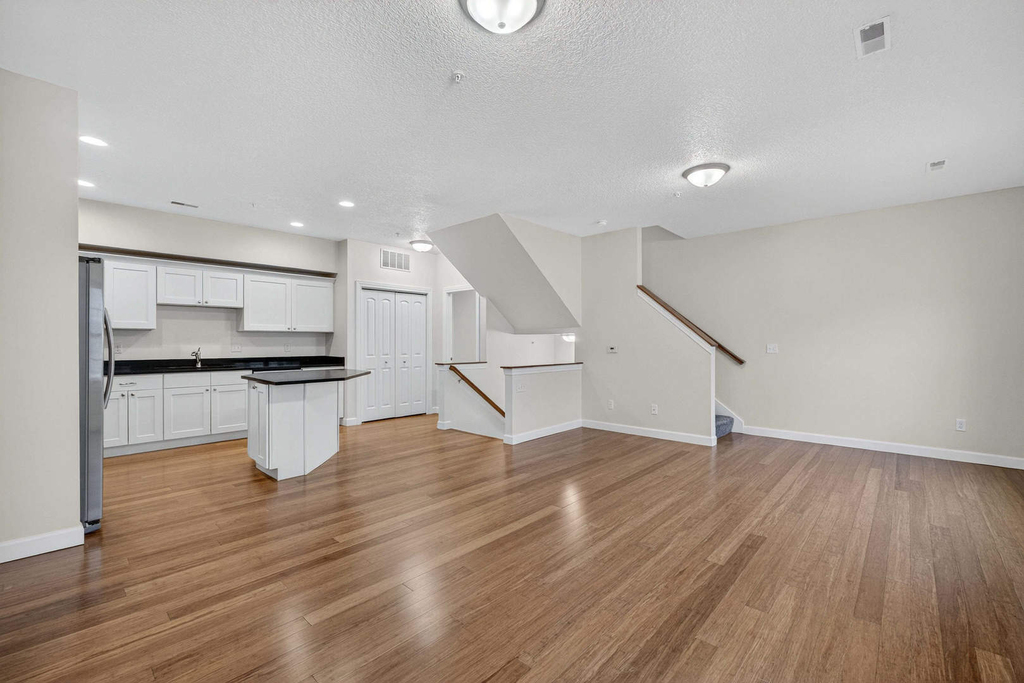 220 E 37th Street - Photo 11