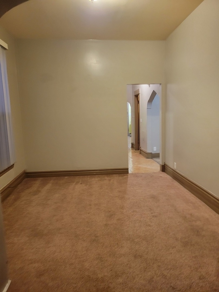 3231 W Flournoy Street - Photo 1
