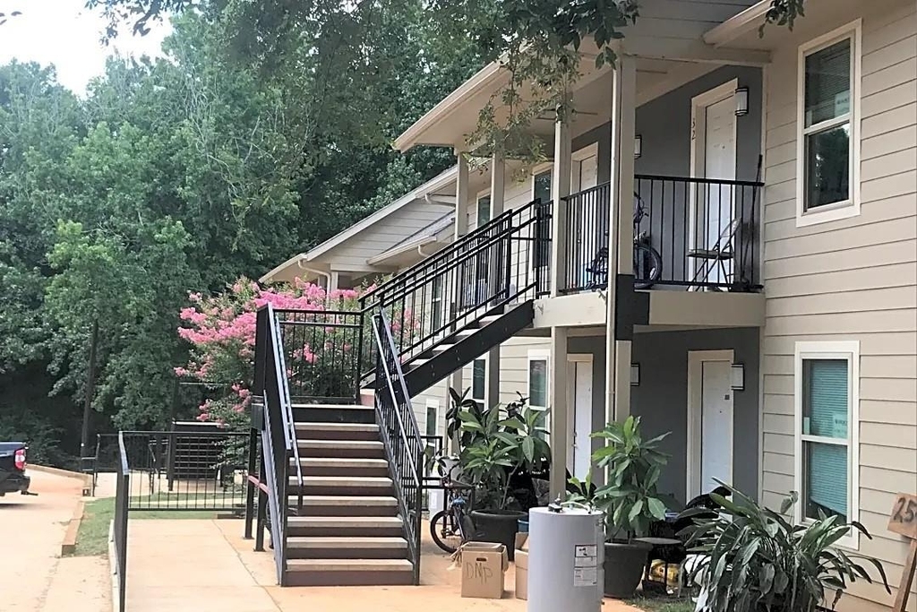 502 W Main - Photo 4
