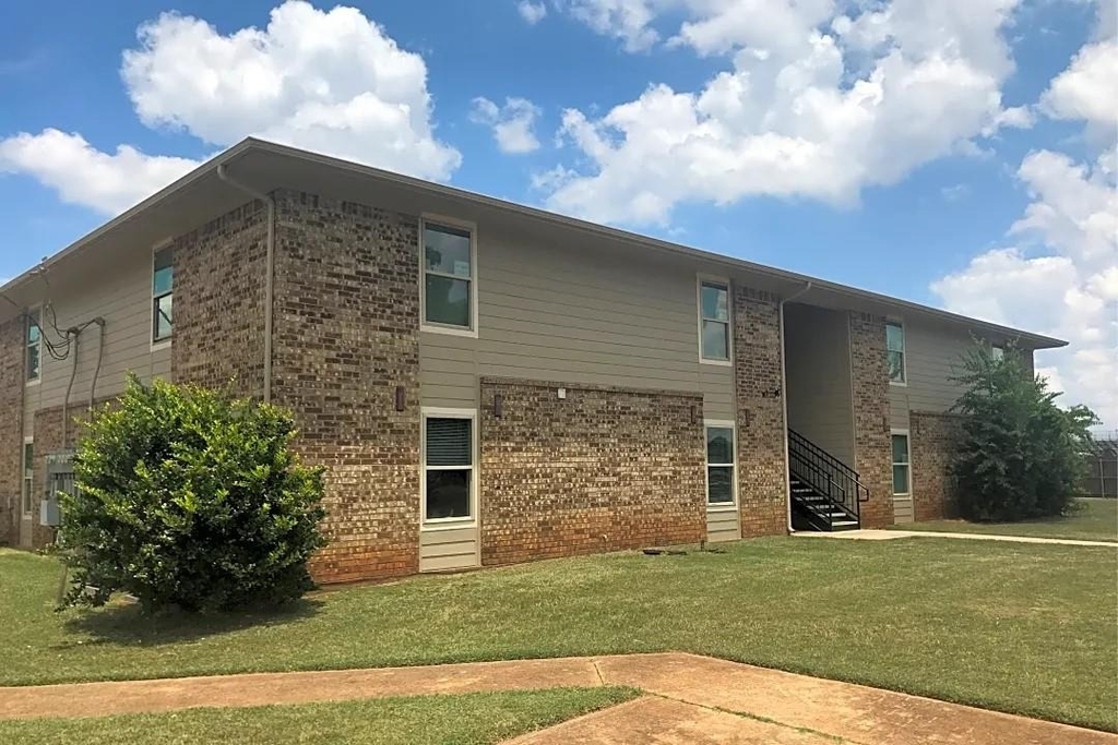 502 W Main - Photo 2