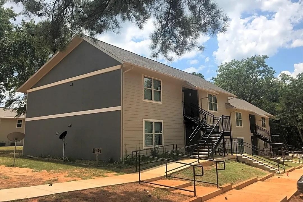 502 W Main - Photo 3