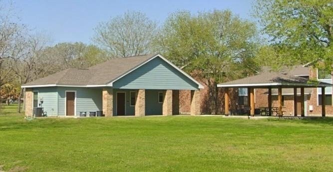 106 Walnut St - Photo 2