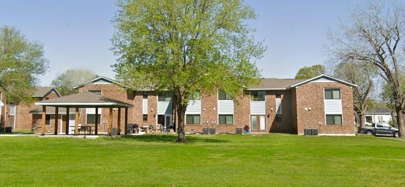 106 Walnut St - Photo 3