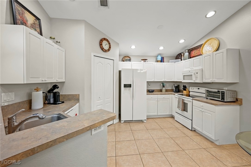 1831 Se Van Loon Terrace - Photo 10