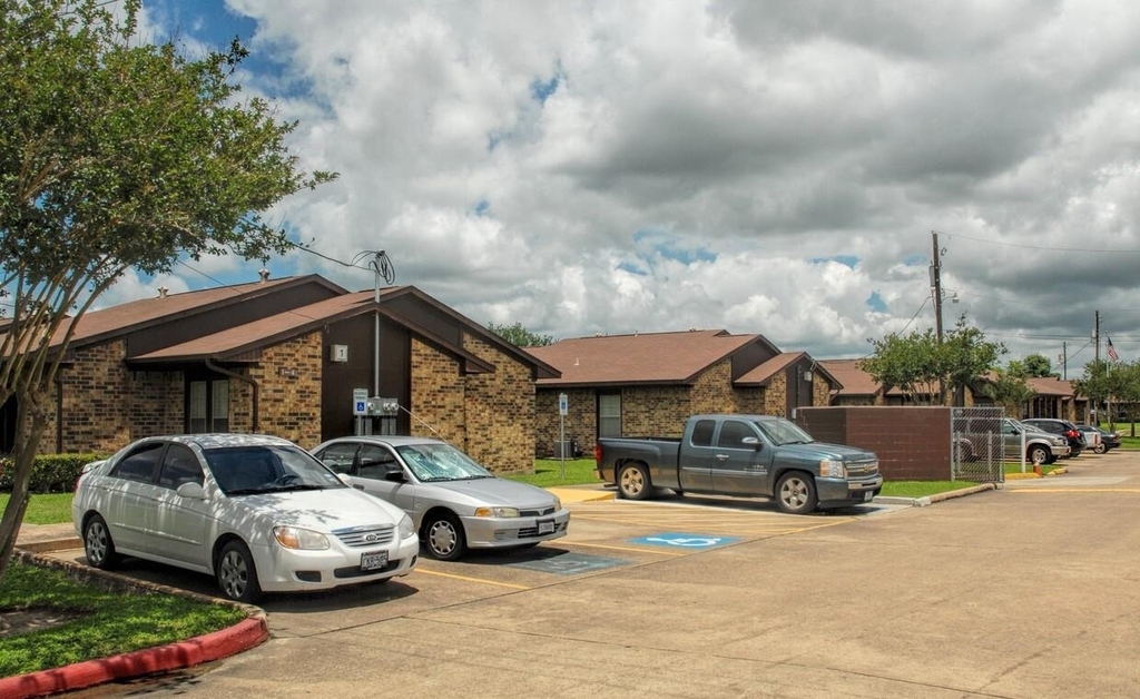1749 E Henderson Rd - Photo 1