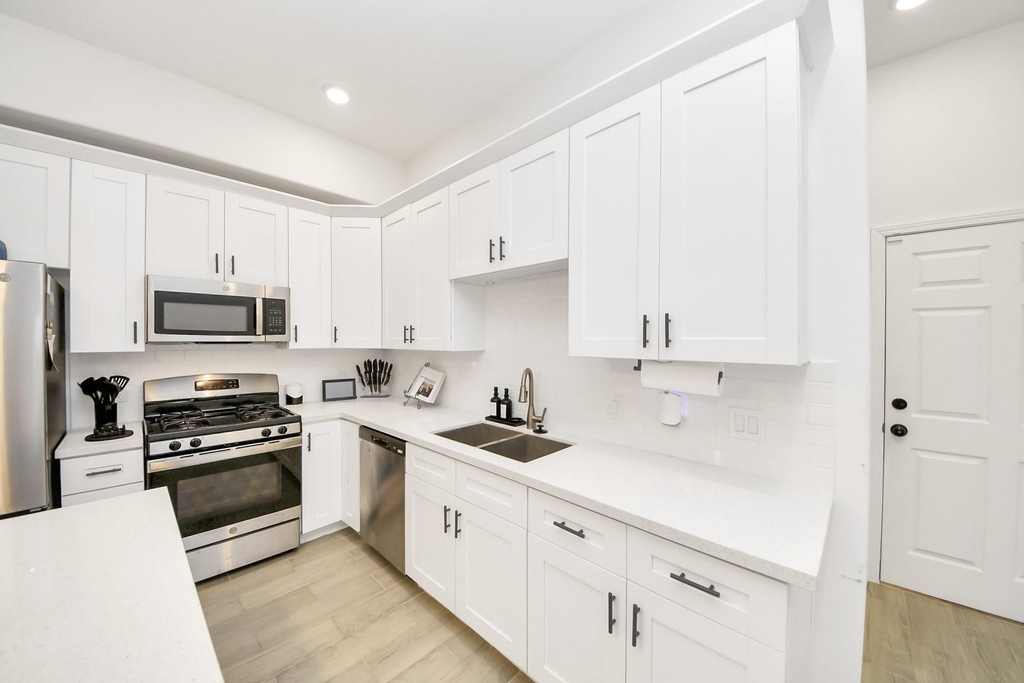 4613 Ireland Street - Photo 5