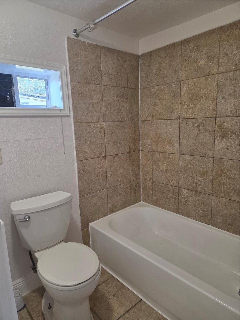 302 71 Street - Photo 4