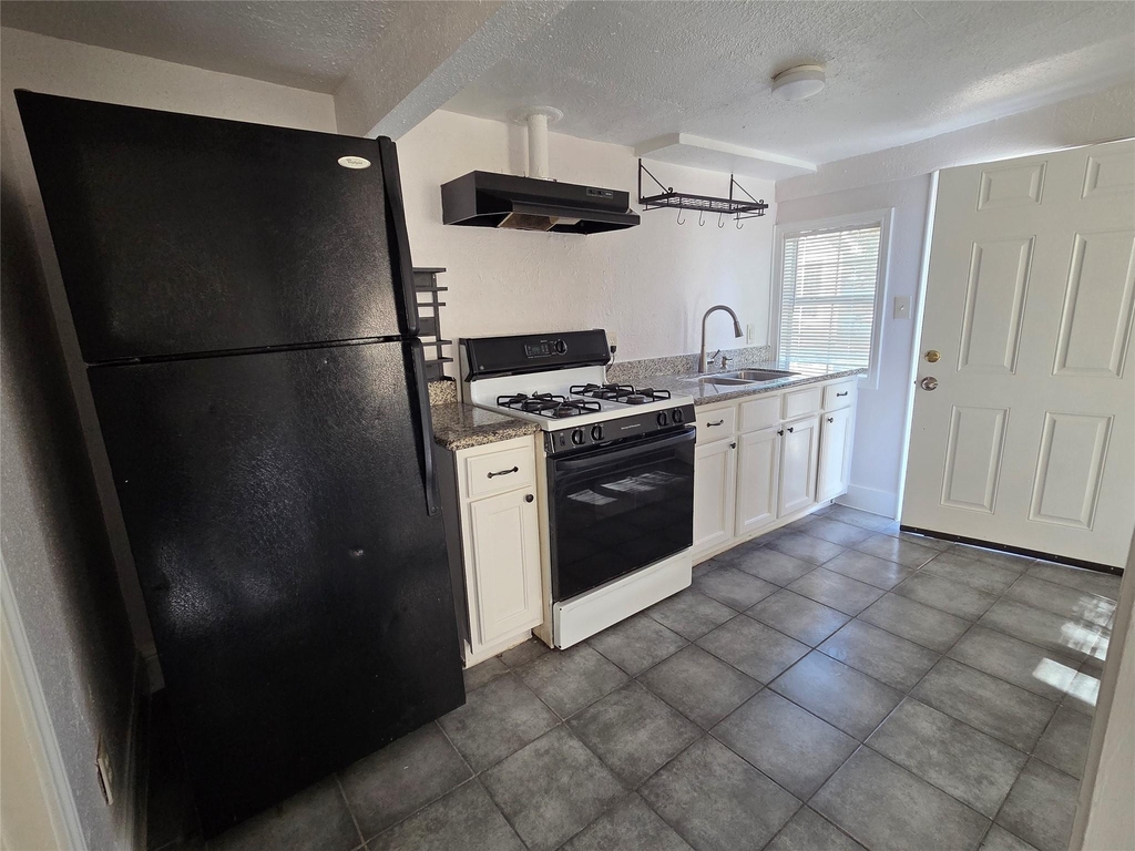 302 71 Street - Photo 0