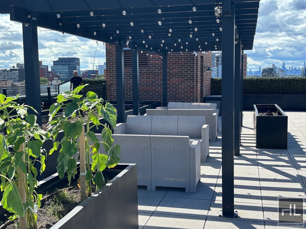 Northern Boulevard - Photo 15