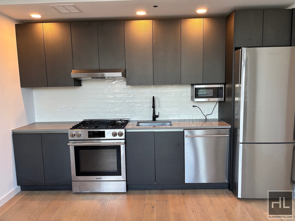 Northern Boulevard - Photo 17