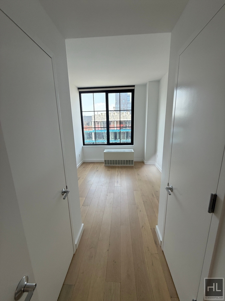 Northern Boulevard - Photo 1