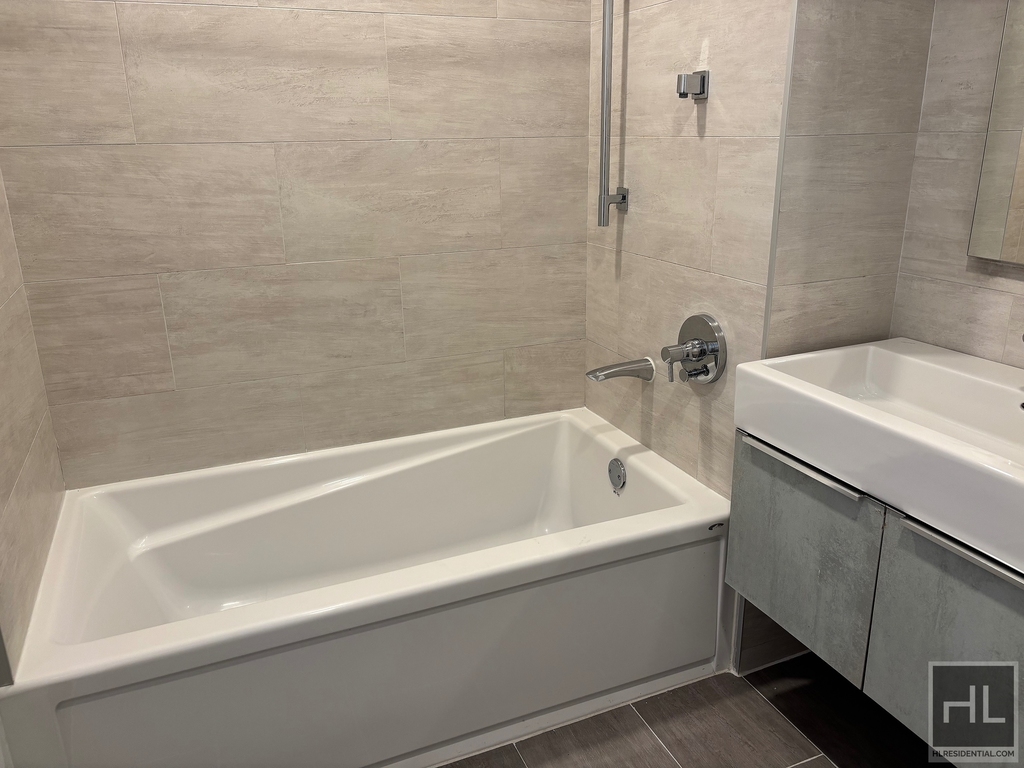 Northern Boulevard - Photo 12