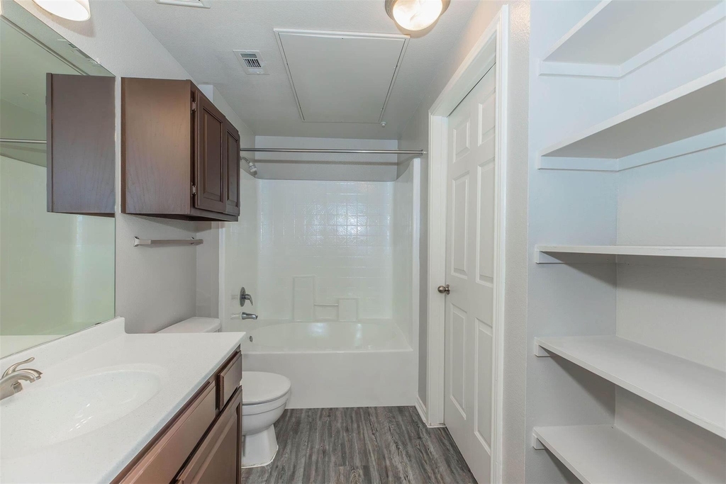 400 E Cypress Creek Rd - Photo 11