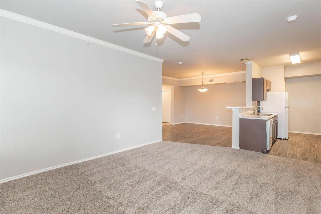 400 E Cypress Creek Rd - Photo 10