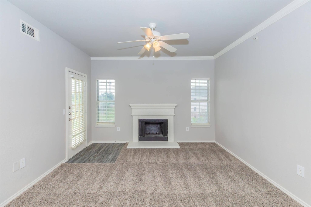 400 E Cypress Creek Rd - Photo 7