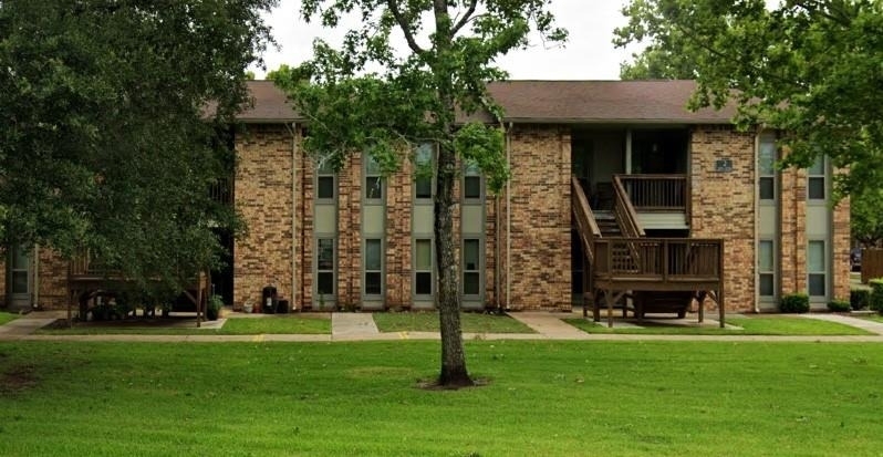 1741 E Henderson - Photo 2