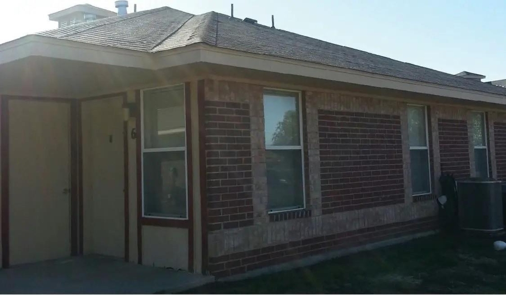 1400 W Sommerville St - Photo 1