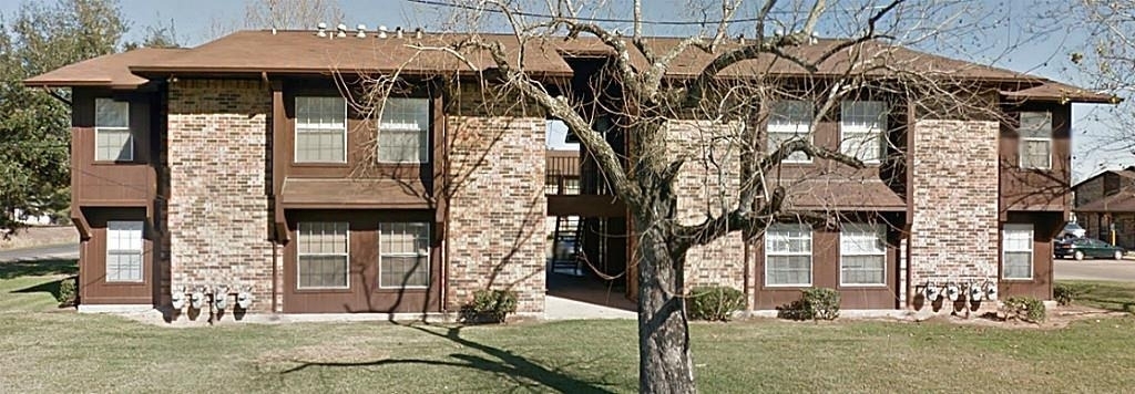 900 Avenue J - Photo 0