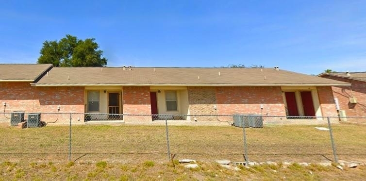2300 Alamo St - Photo 3