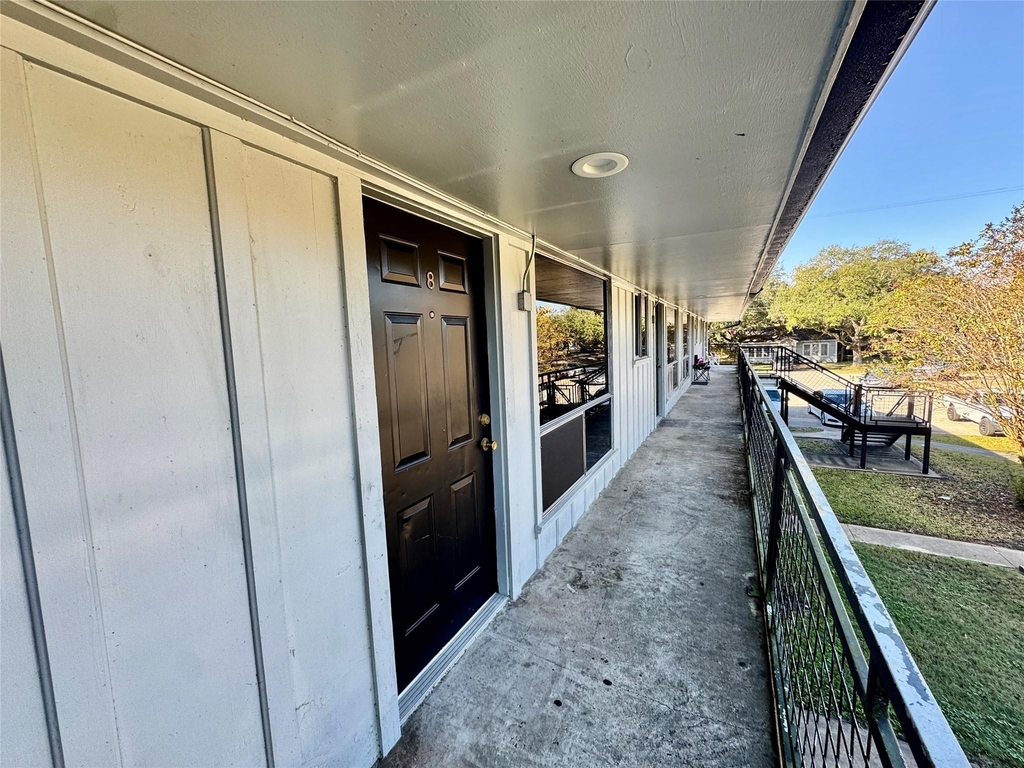 2201 N Grand Boulevard - Photo 2