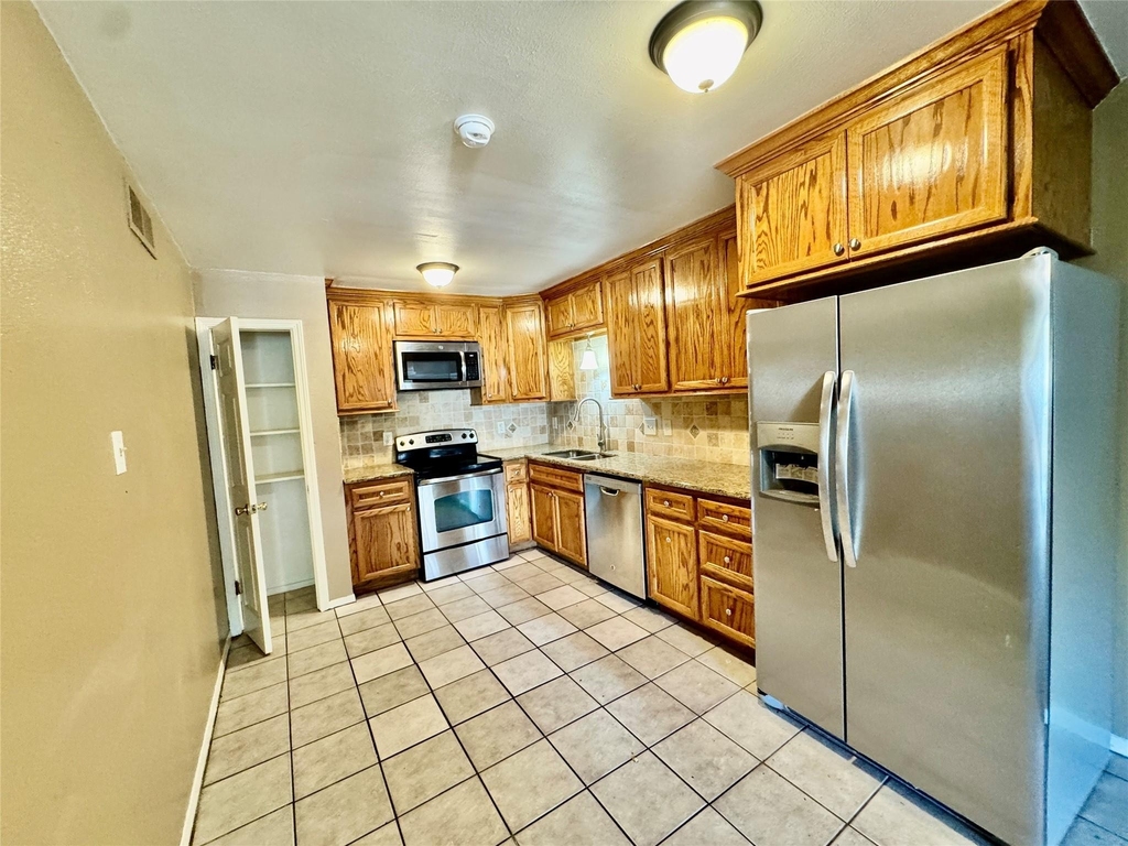 2201 N Grand Boulevard - Photo 4