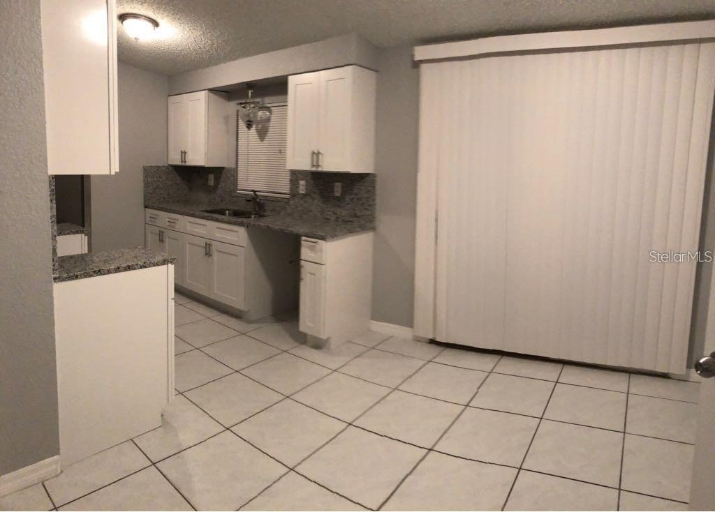 355 Weathersfield Avenue - Photo 5
