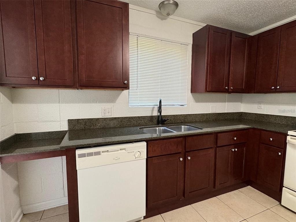 2547 S Mills Avenue - Photo 3