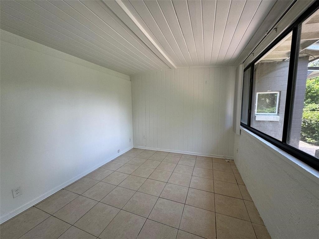 2547 S Mills Avenue - Photo 5