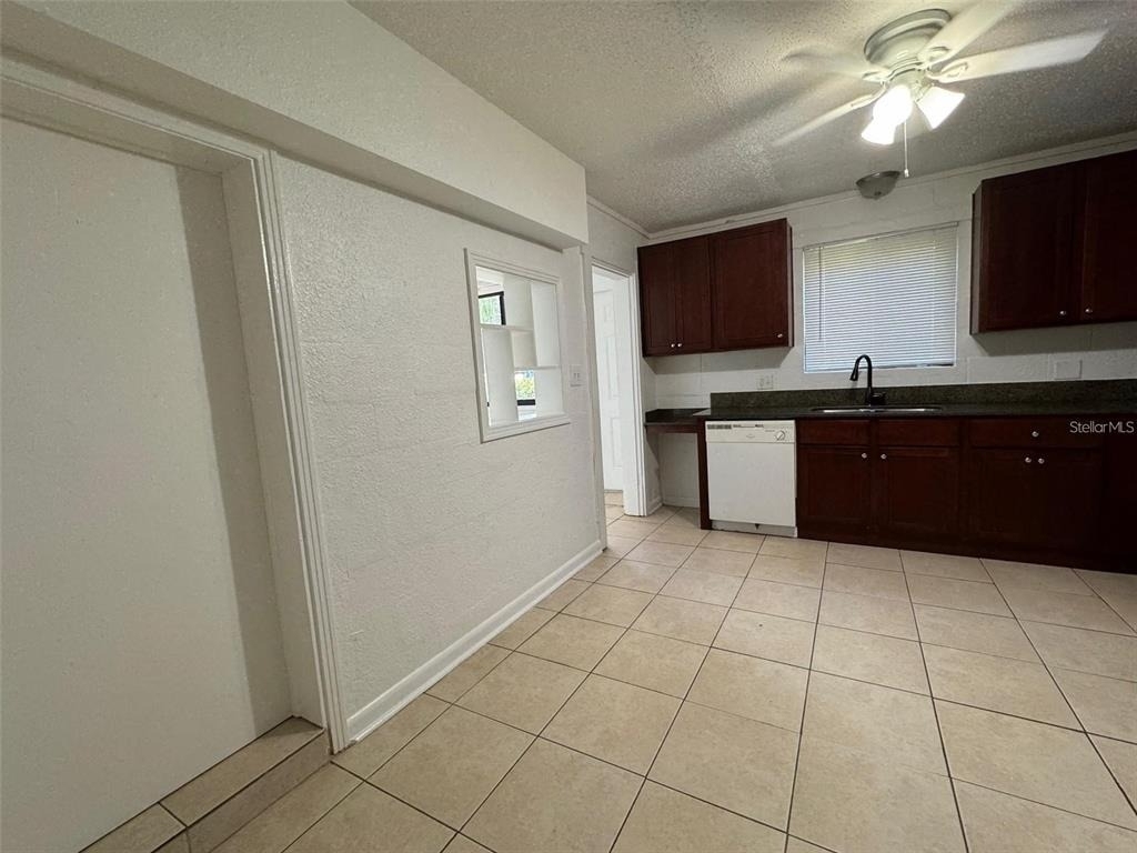 2547 S Mills Avenue - Photo 2