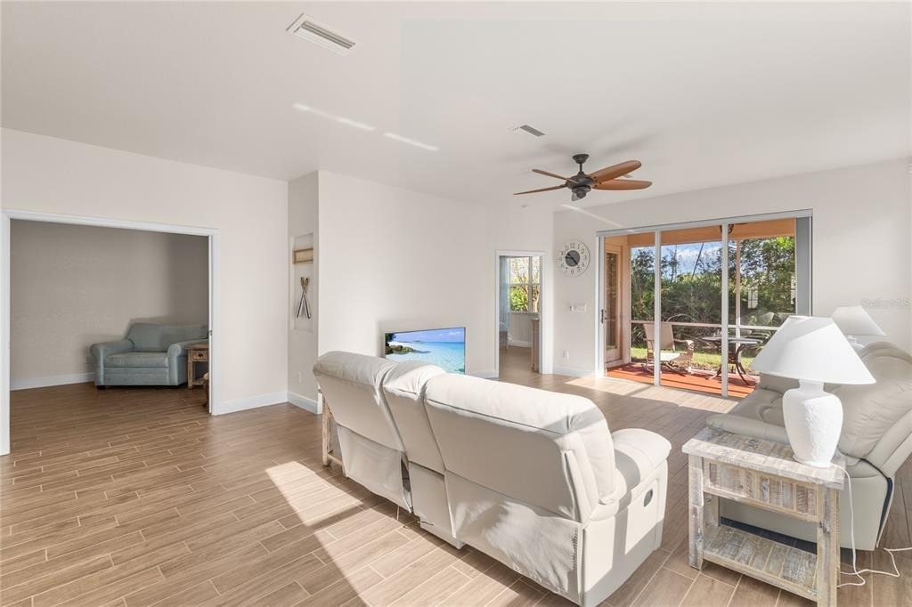 1937 Scarlett Avenue - Photo 4